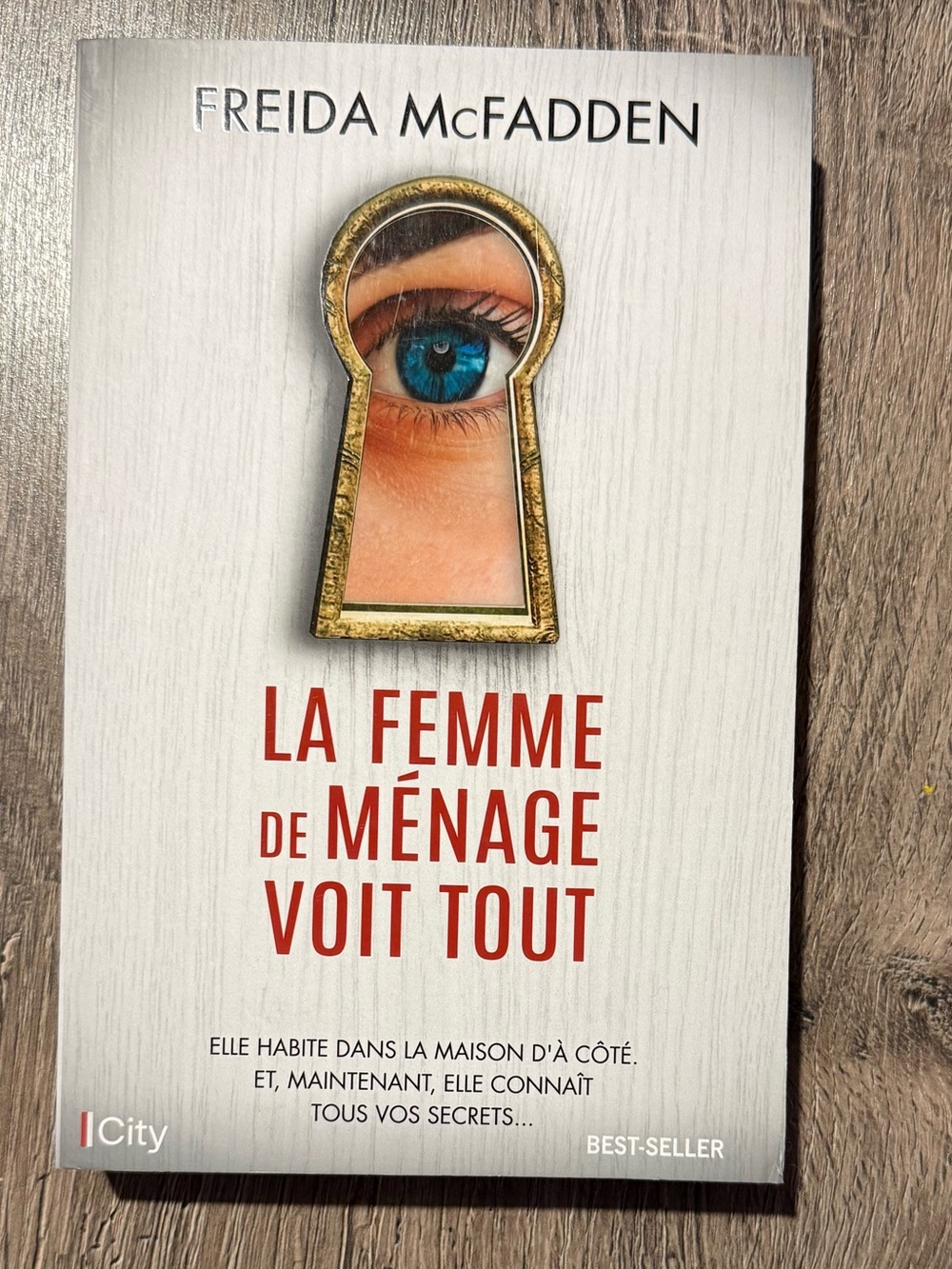 La Femme de Ménage Voit Tout — Freida McFadden - Paperback
